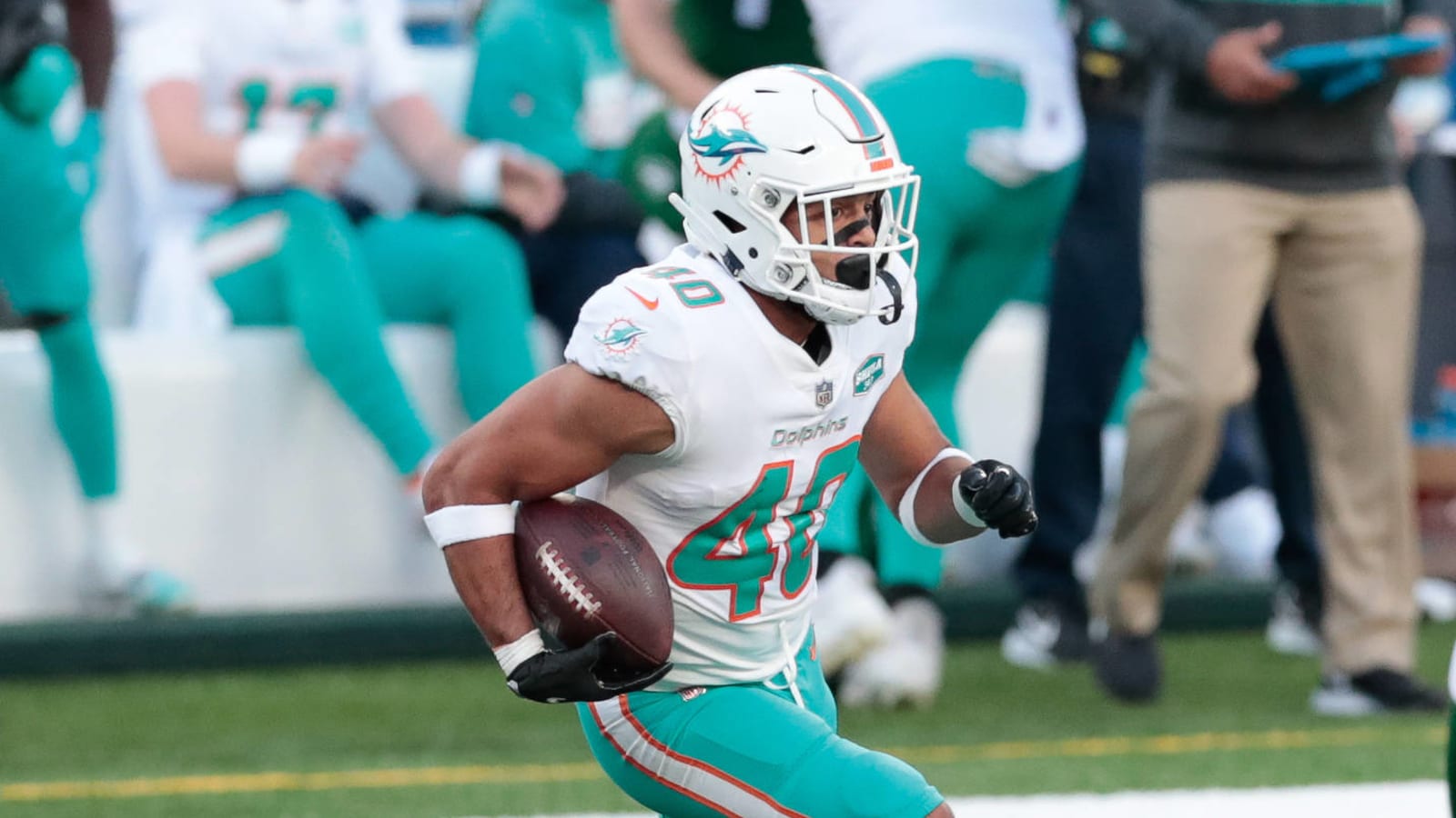 Dolphins re-sign DB Nik Needham