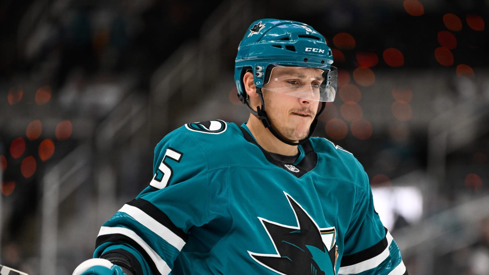 Maple Leafs looking to trade recently acquired defenseman