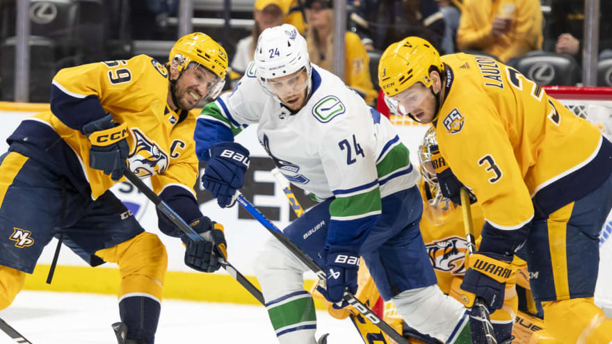 Pius Suter's late goal sends Canucks to second round