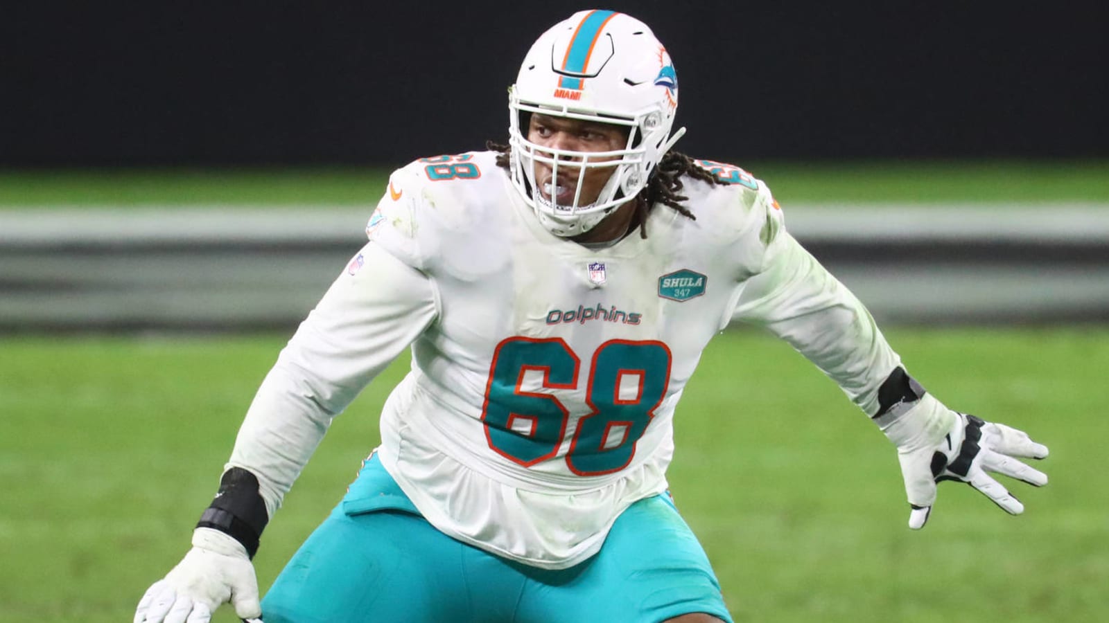 Dolphins to move offensive lineman Robert Hunt to RG