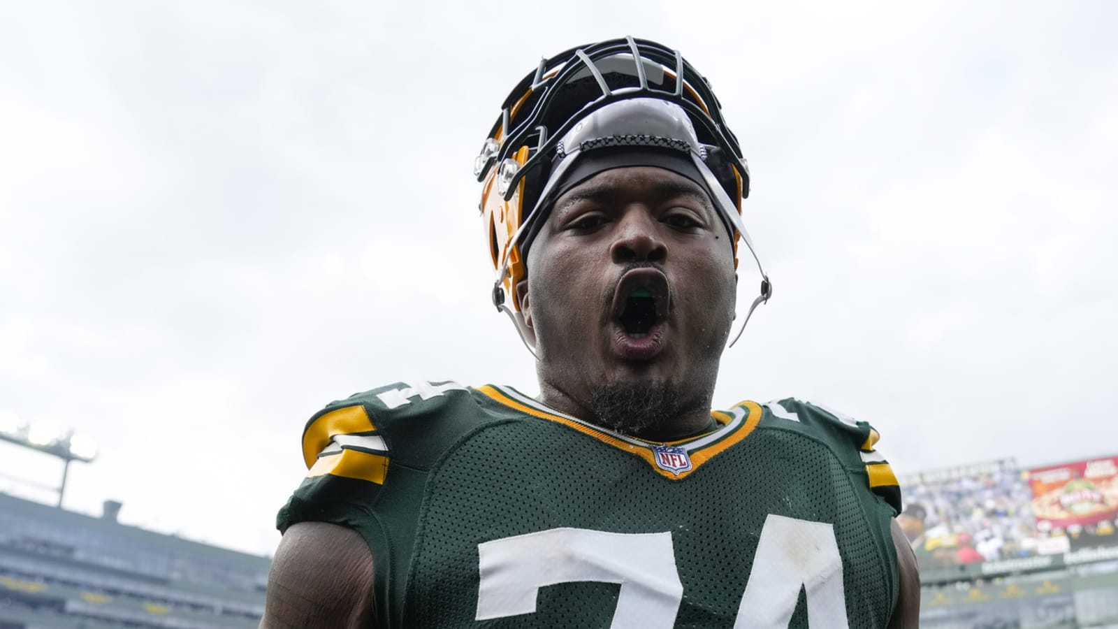 Packers’ Elgton Jenkins expected to play center in 2025