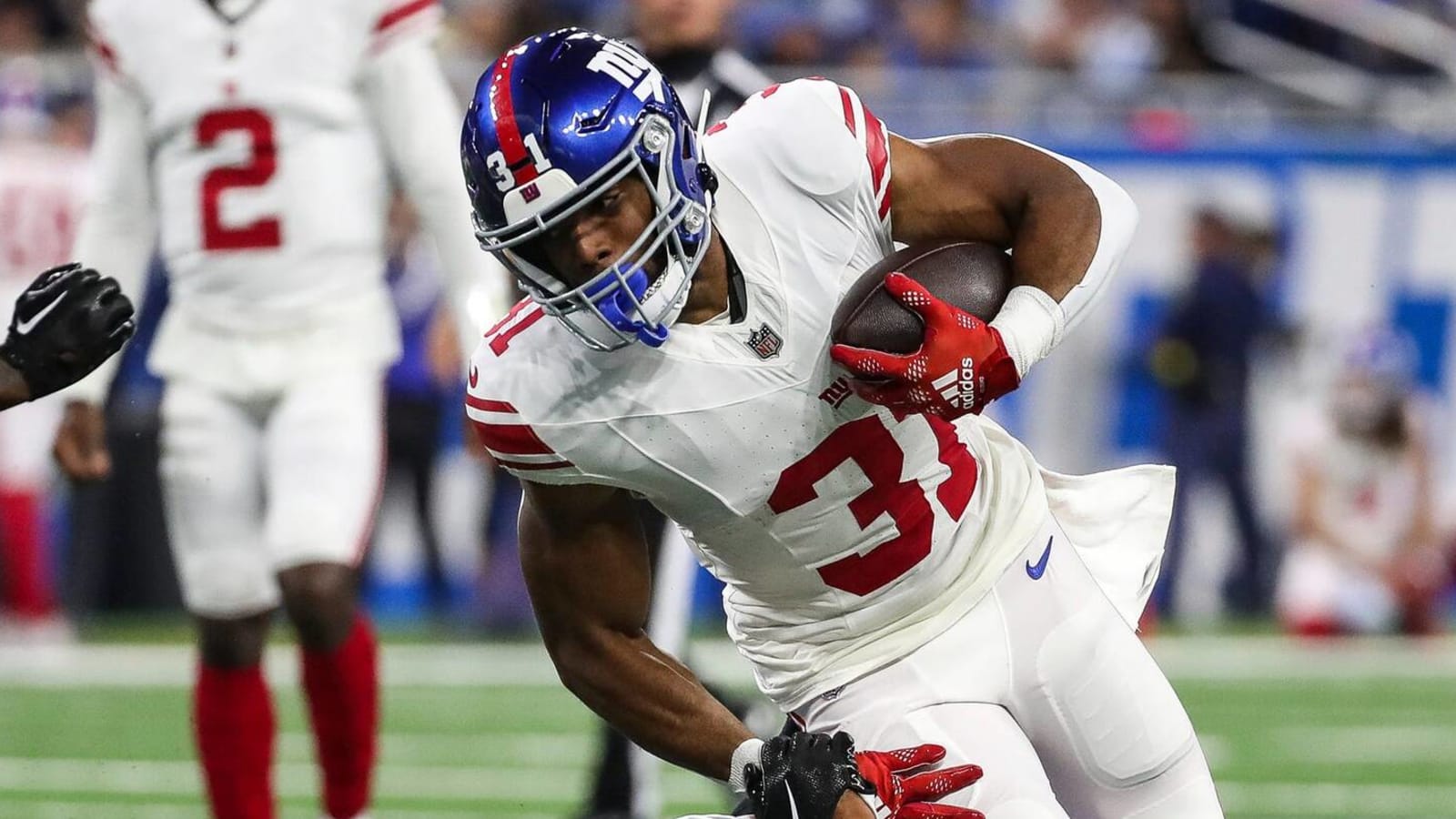 Giants waive fan-favorite running back in favor of veteran