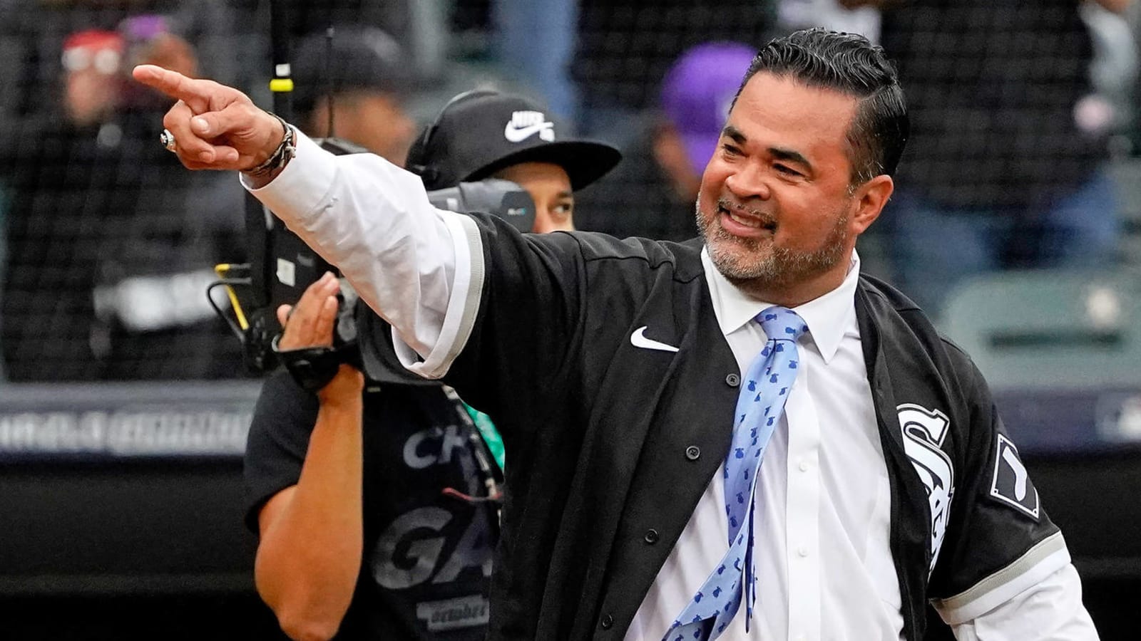 Report: Padres interviewed Ozzie Guillen for manager