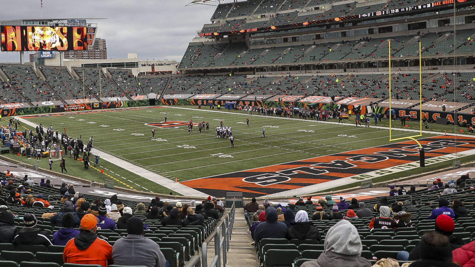 Bengals' new tunnel looks like bad Halloween decorations