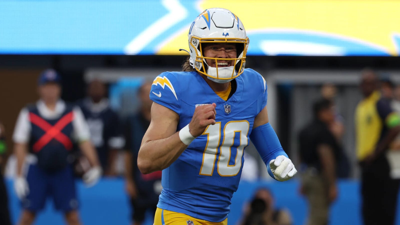 Watch: Chargers QB Justin Herbert completes pass to himself for first down on 'Monday Night Football'