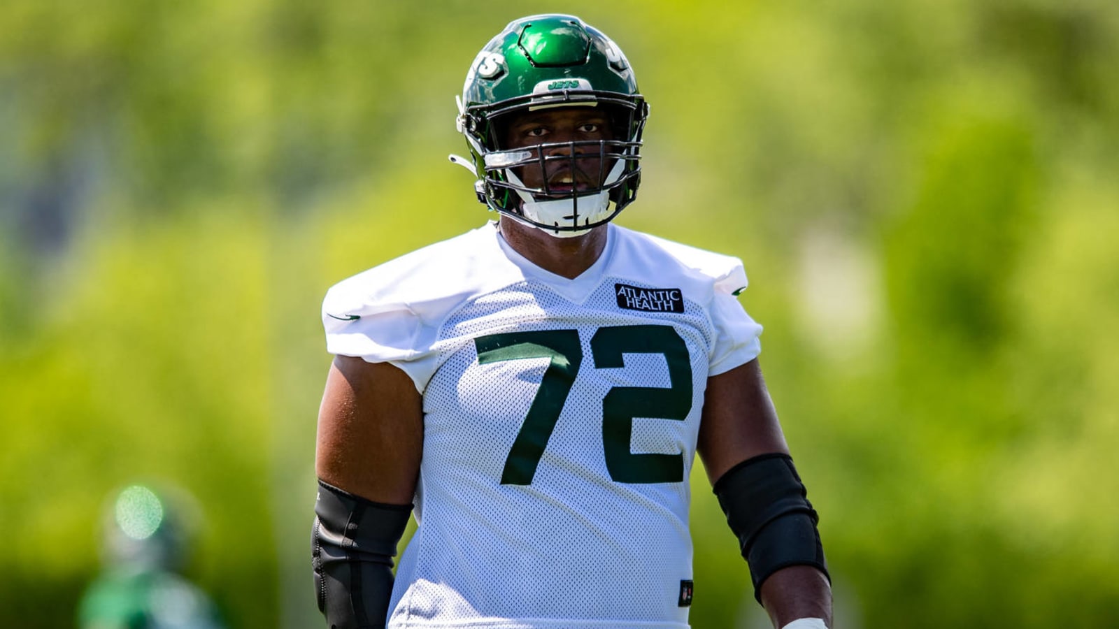Jets OL Cameron Clark ending career due to risk of paralysis