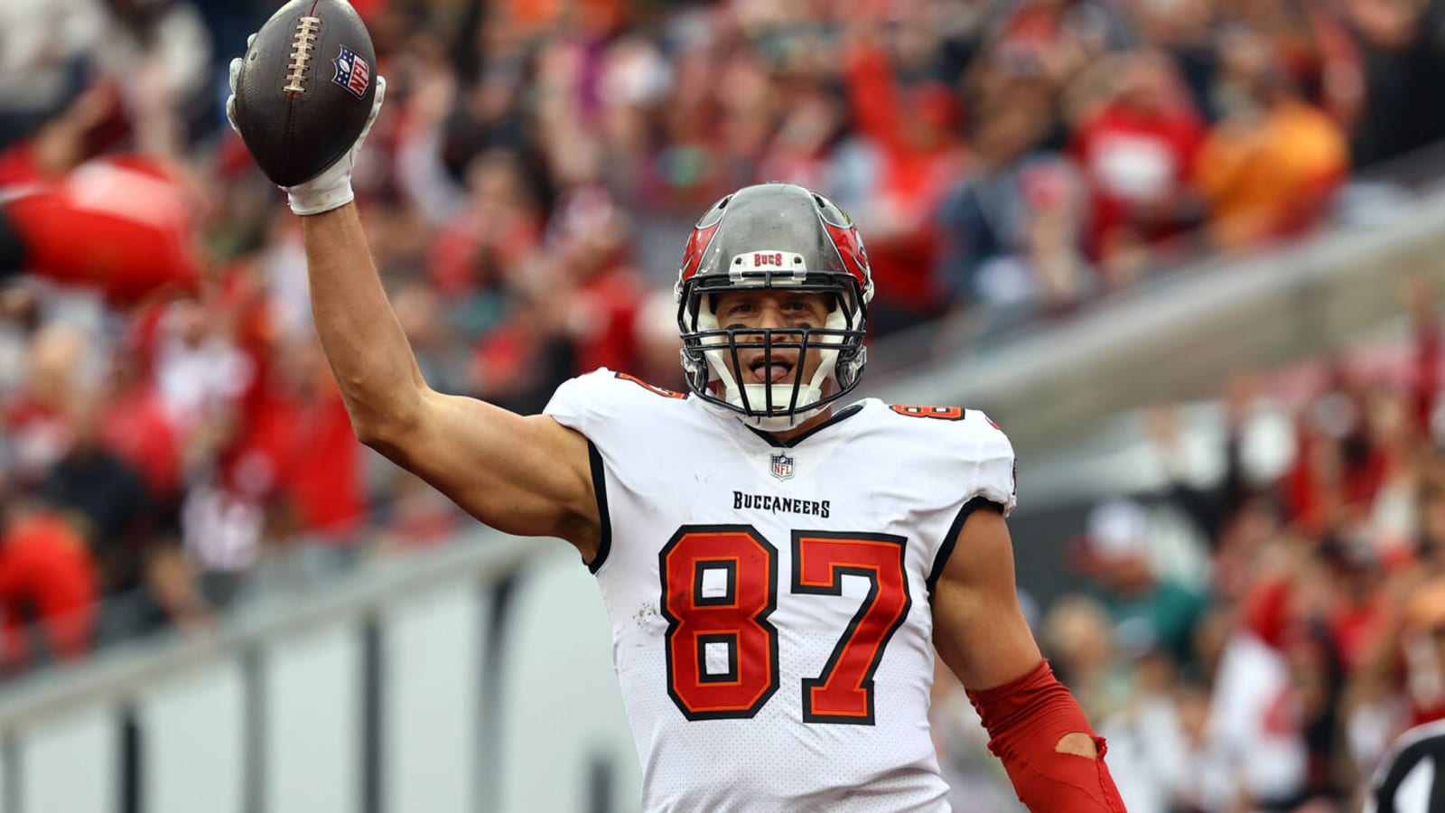 Buccaneers confident in re-signing TE Rob Gronkowski