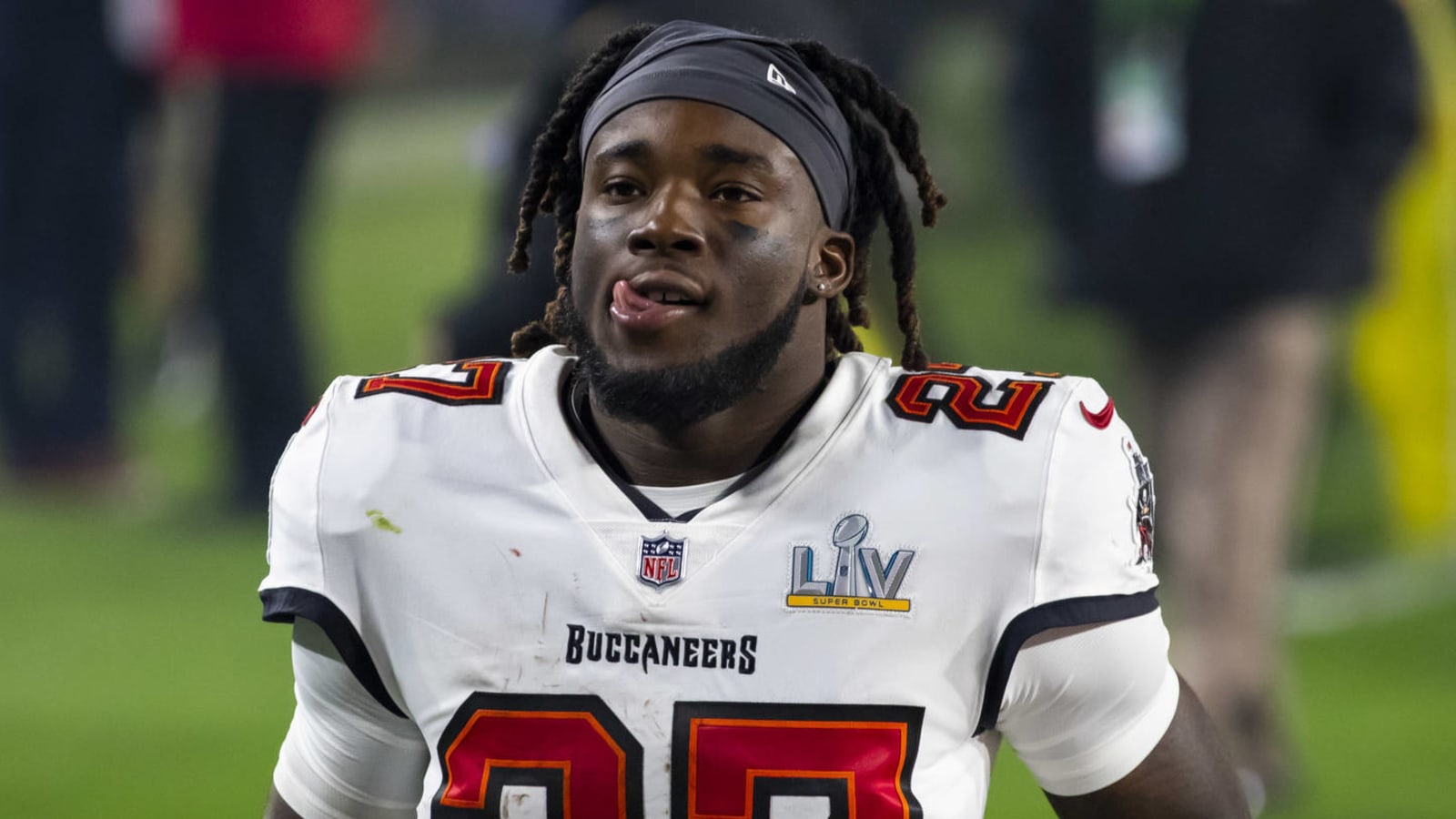 Report: Ronald Jones to have pin removed from pinky on Tuesday