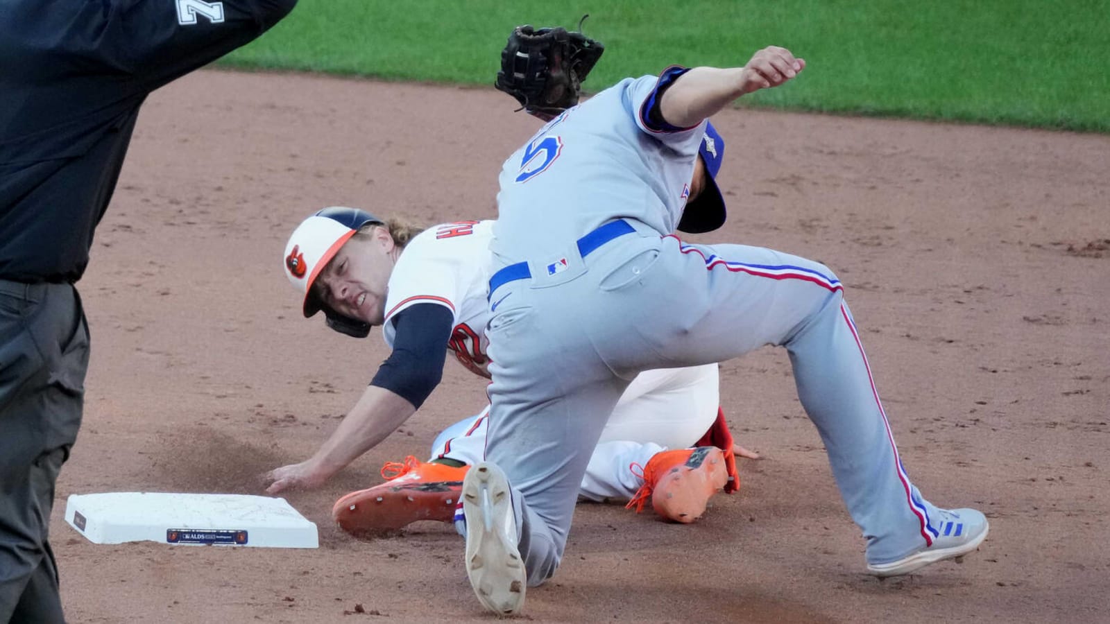 Dee Gordon caught stealing on controversial call in ninth inning