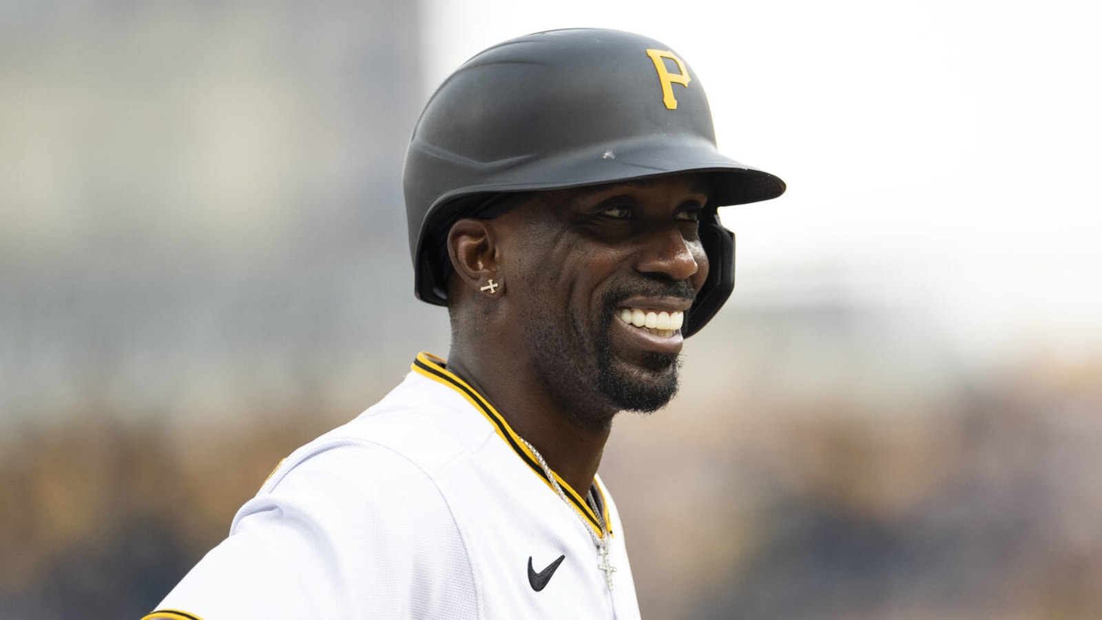 Pirates bring back former NL MVP on one-year deal