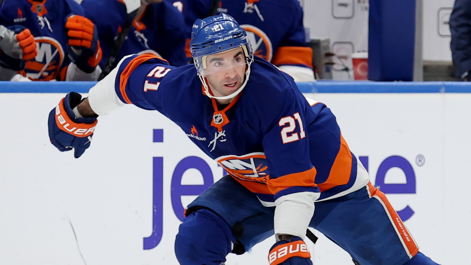 Islanders have offered extension to veteran winger