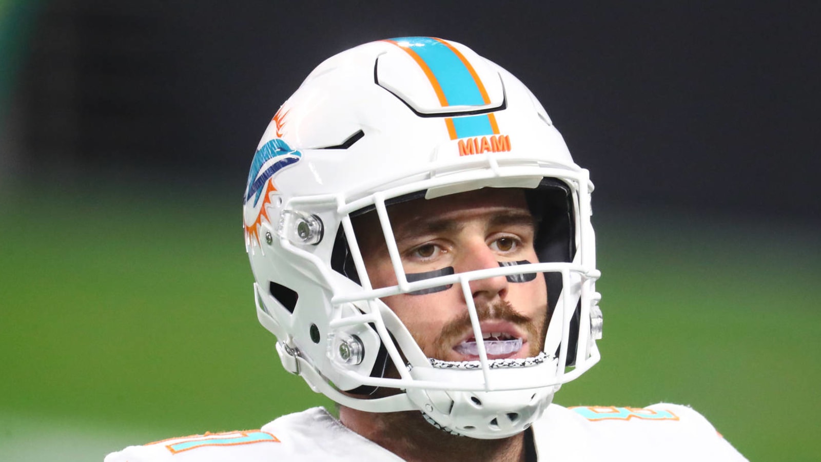 Dolphins to consider extension for TE Durham Smythe?