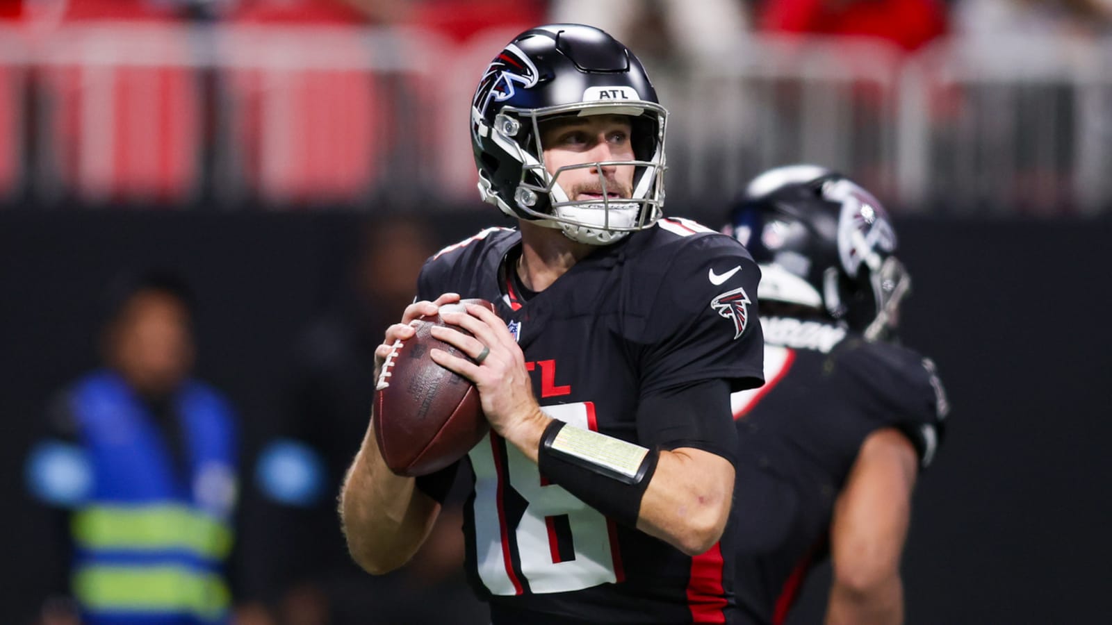 Falcons won't make QB change, but they should consider it 