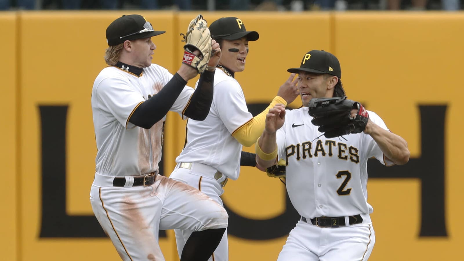Pittsburgh Pirates: Options to Come Off 40-Man Roster for Carlos