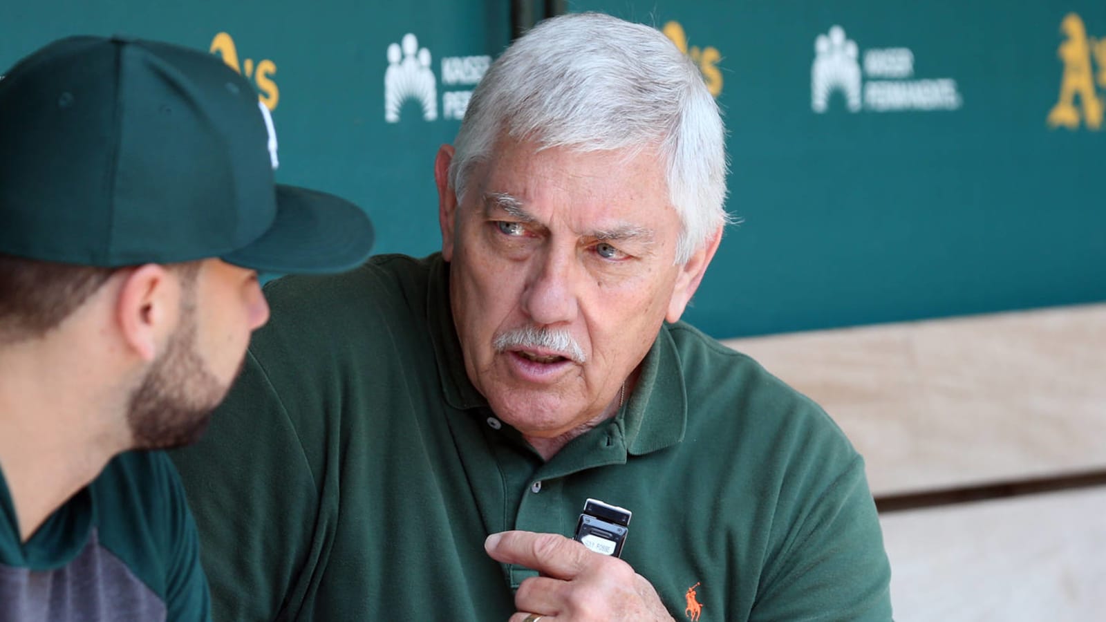 Longtime A's broadcaster Ray Fosse dies at 74