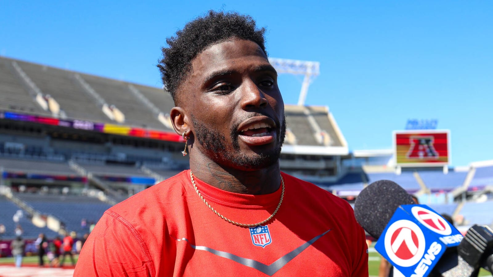 Did Tyreek Hill just spoil the news of big Dolphins signing?