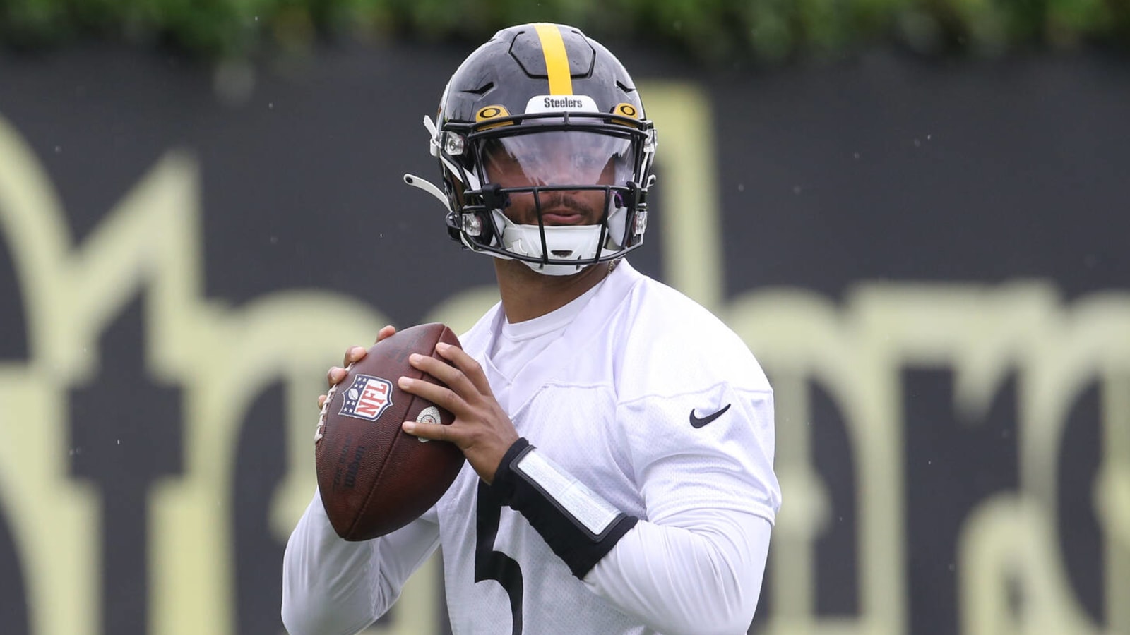 Did Steelers 'waste' a draft pick on QB Chris Oladokun? Yardbarker