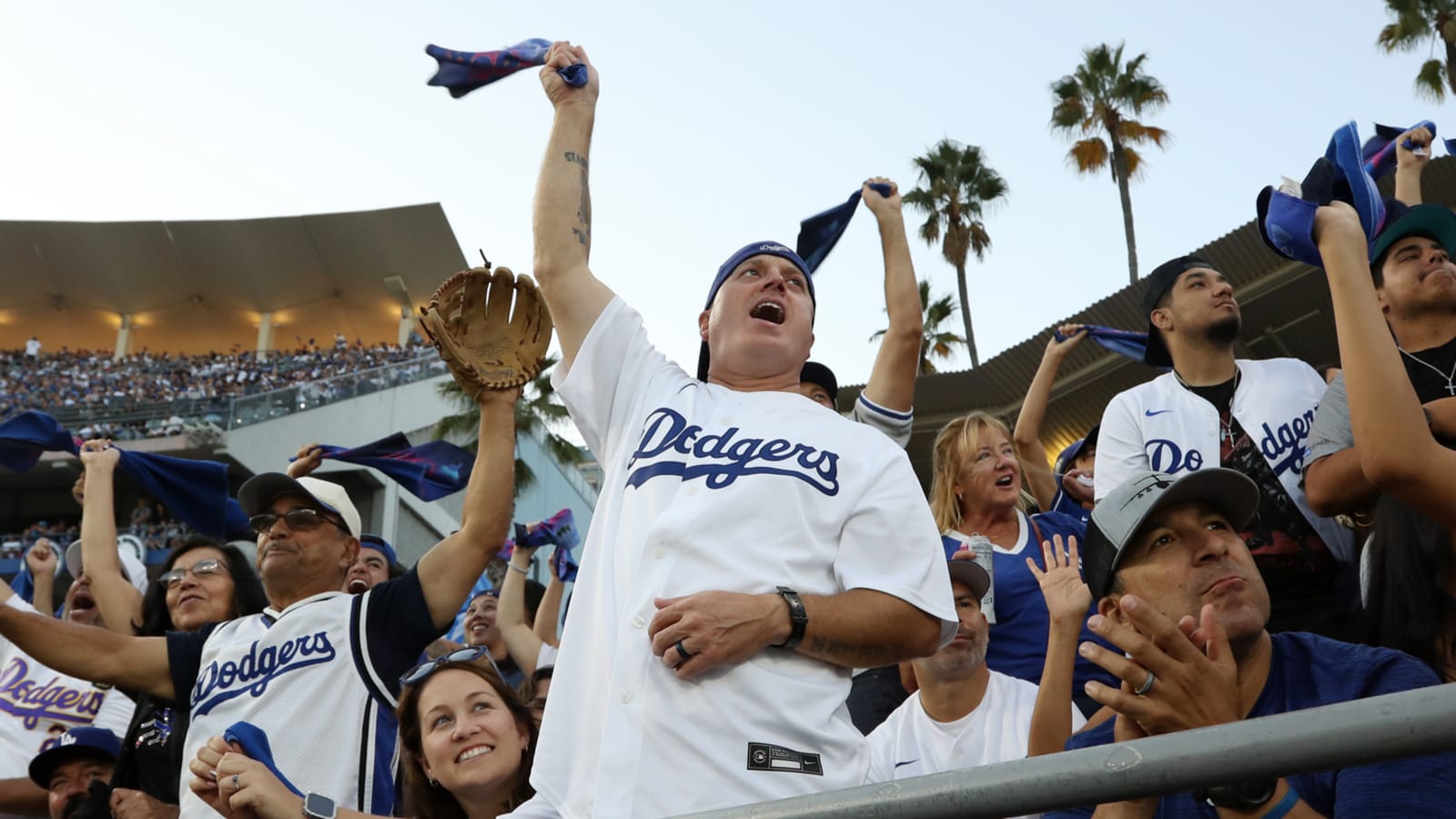 Dodgers fans ripped for behavior in NLDS Game 2