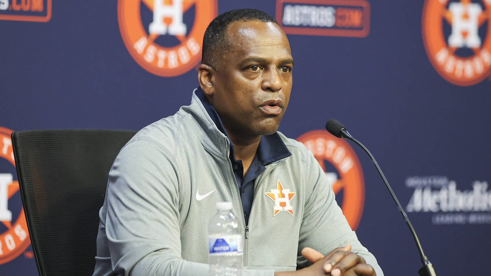 Astros GM downplays pursuit of pitching additions
