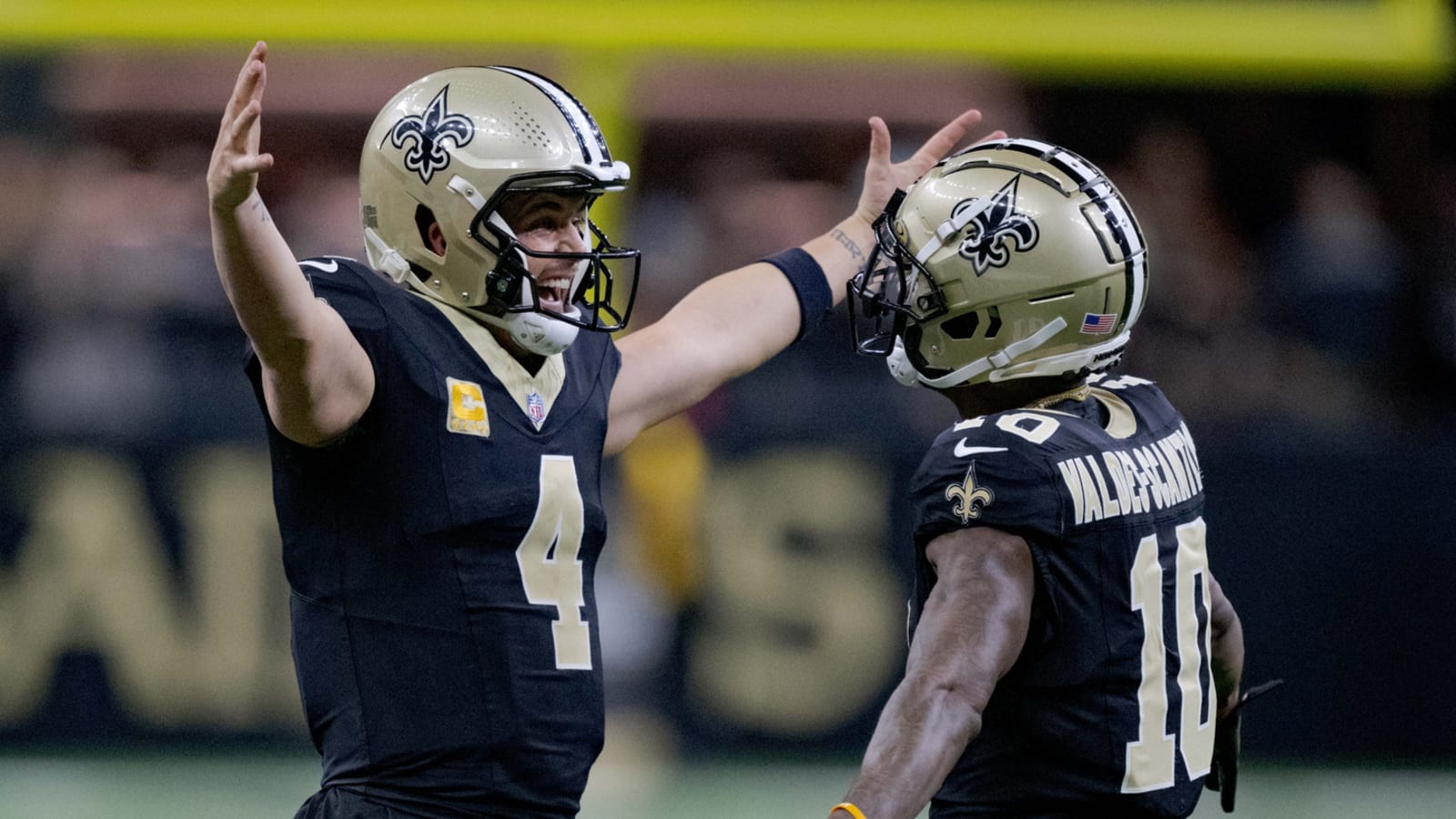 Watch: Derek Carr drops TD dime to Marquez Valdes-Scantling