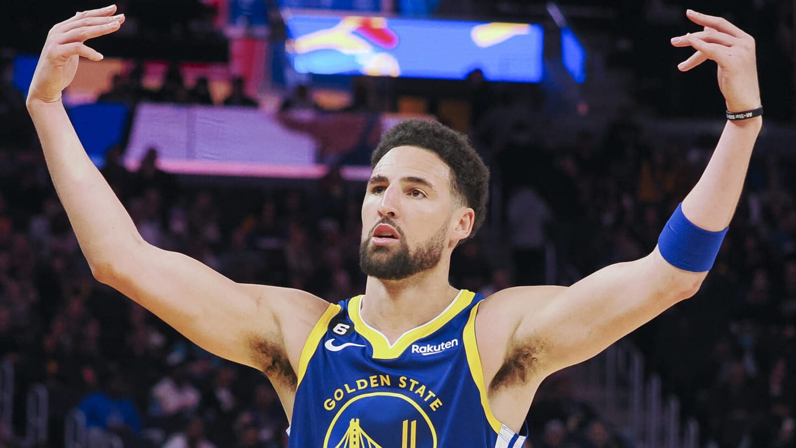 Klay Thompson gets hot from three, sets new NBA record