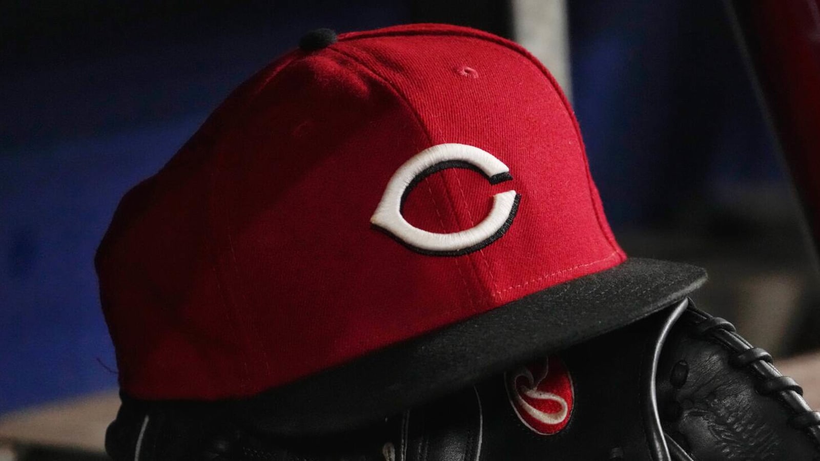 Reds hire former Astros manager as bench coach