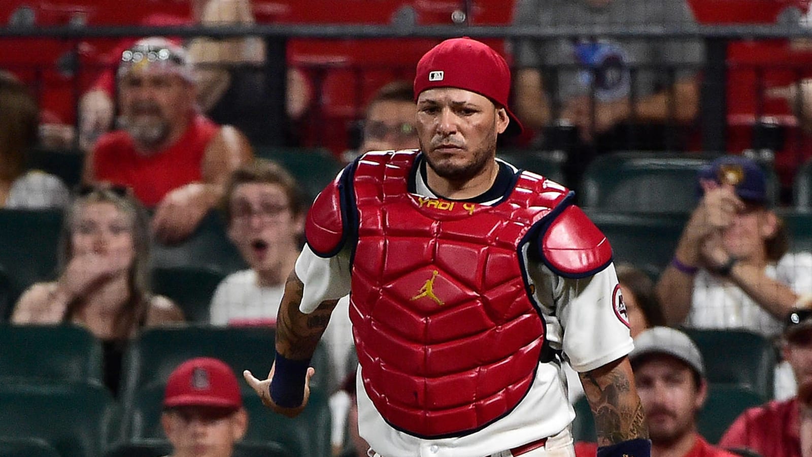 Yadier Molina returning for 19th season with Cardinals