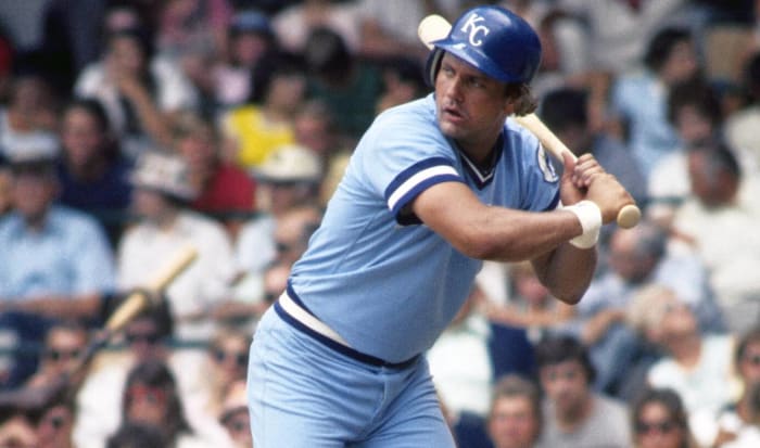 Royals' greats Bret Saberhagen and George Brett shake hands before