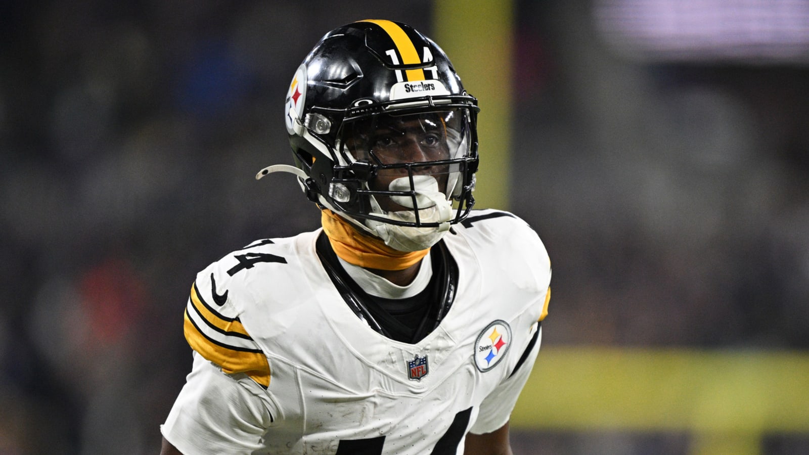 Josh Gordon offers advice to Steelers WR George Pickens