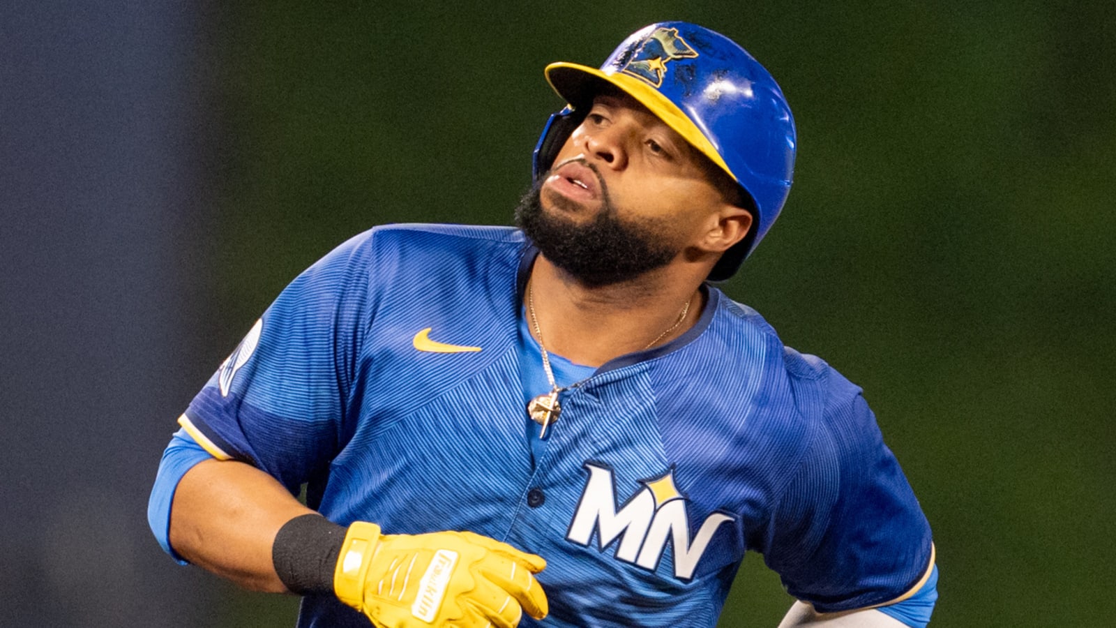 Mariners interested in reunion with veteran first baseman?
