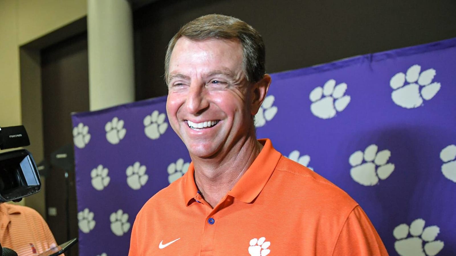 Dabo Swinney stays hot on recruiting trail