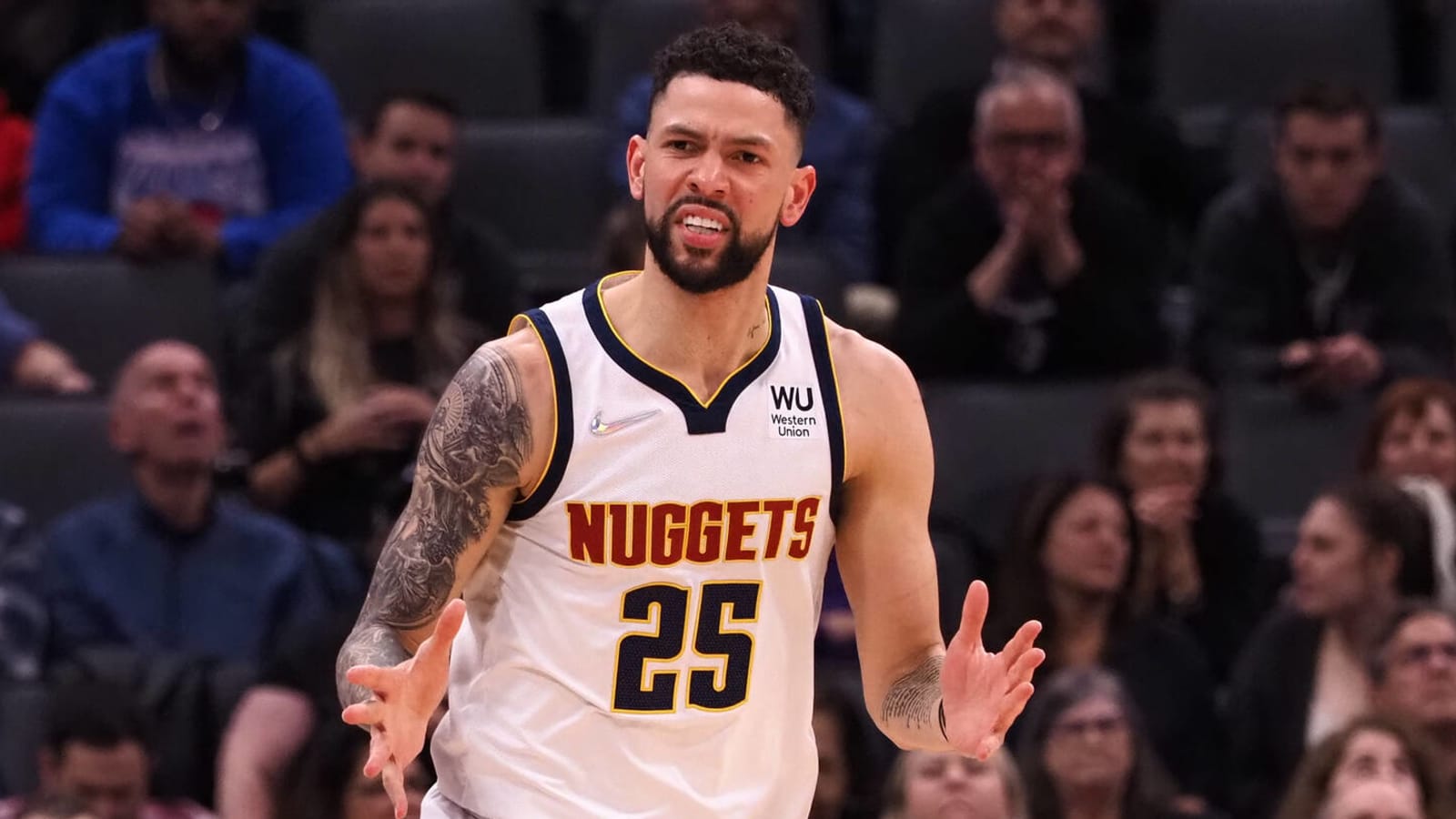 Austin Rivers ejected for fake elbow at Lance Stephenson