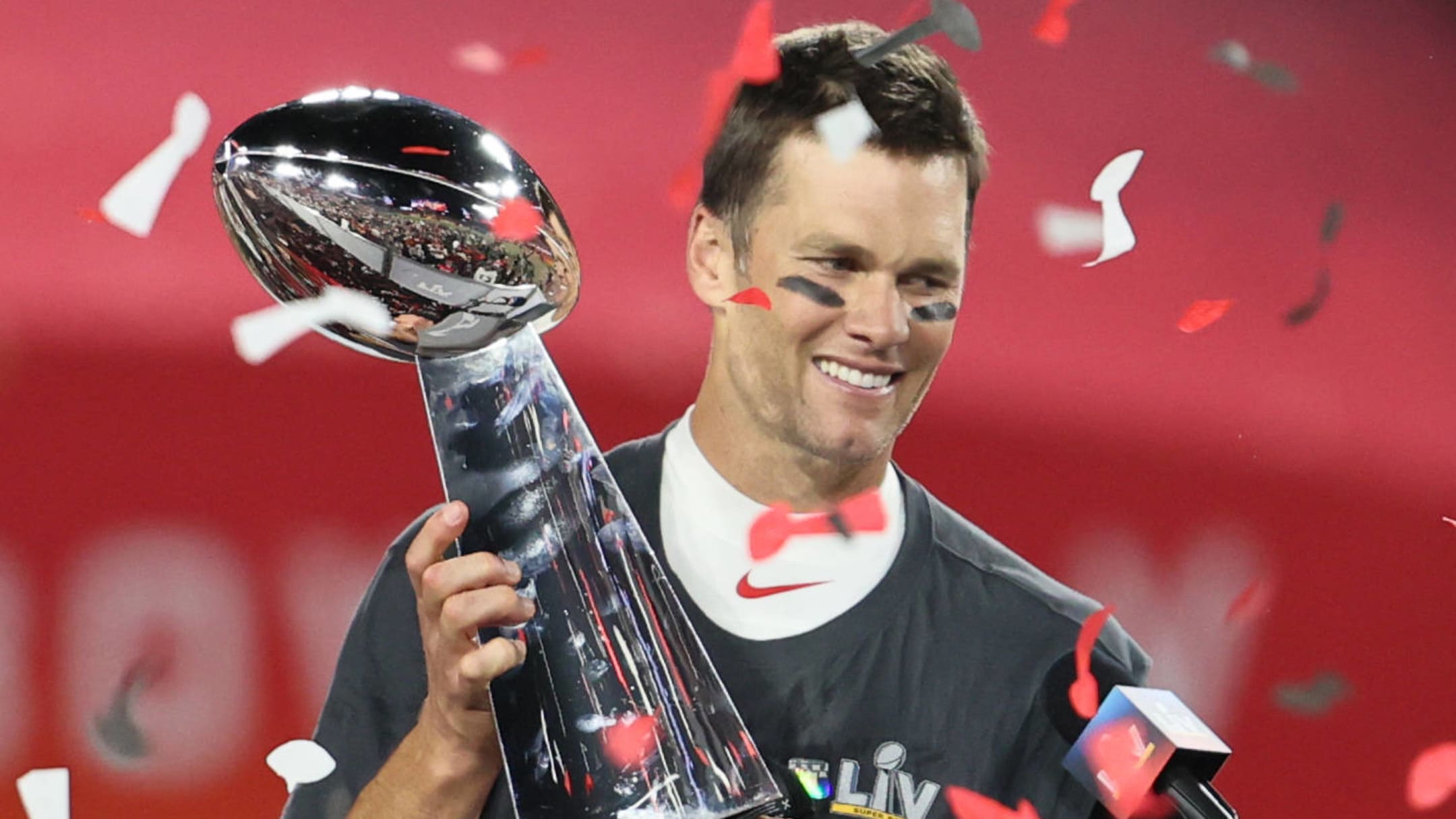 Brady shows off his Super Bowl rings in great tweet