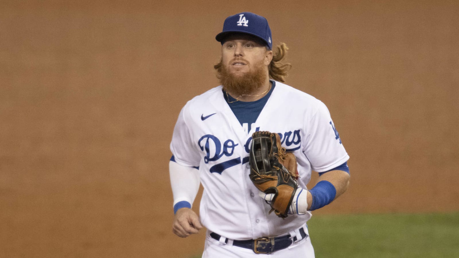 Dodgers' Justin Turner Makes a Young Fan's Day in This Adorable
