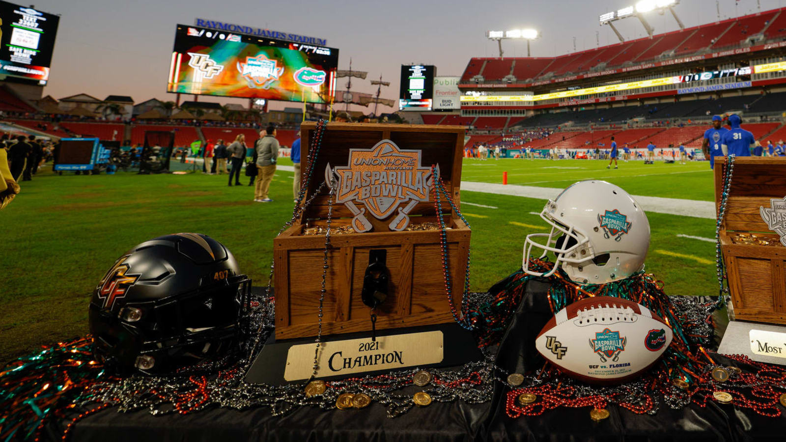 Watch: UCF player had funny equipment issue against Florida