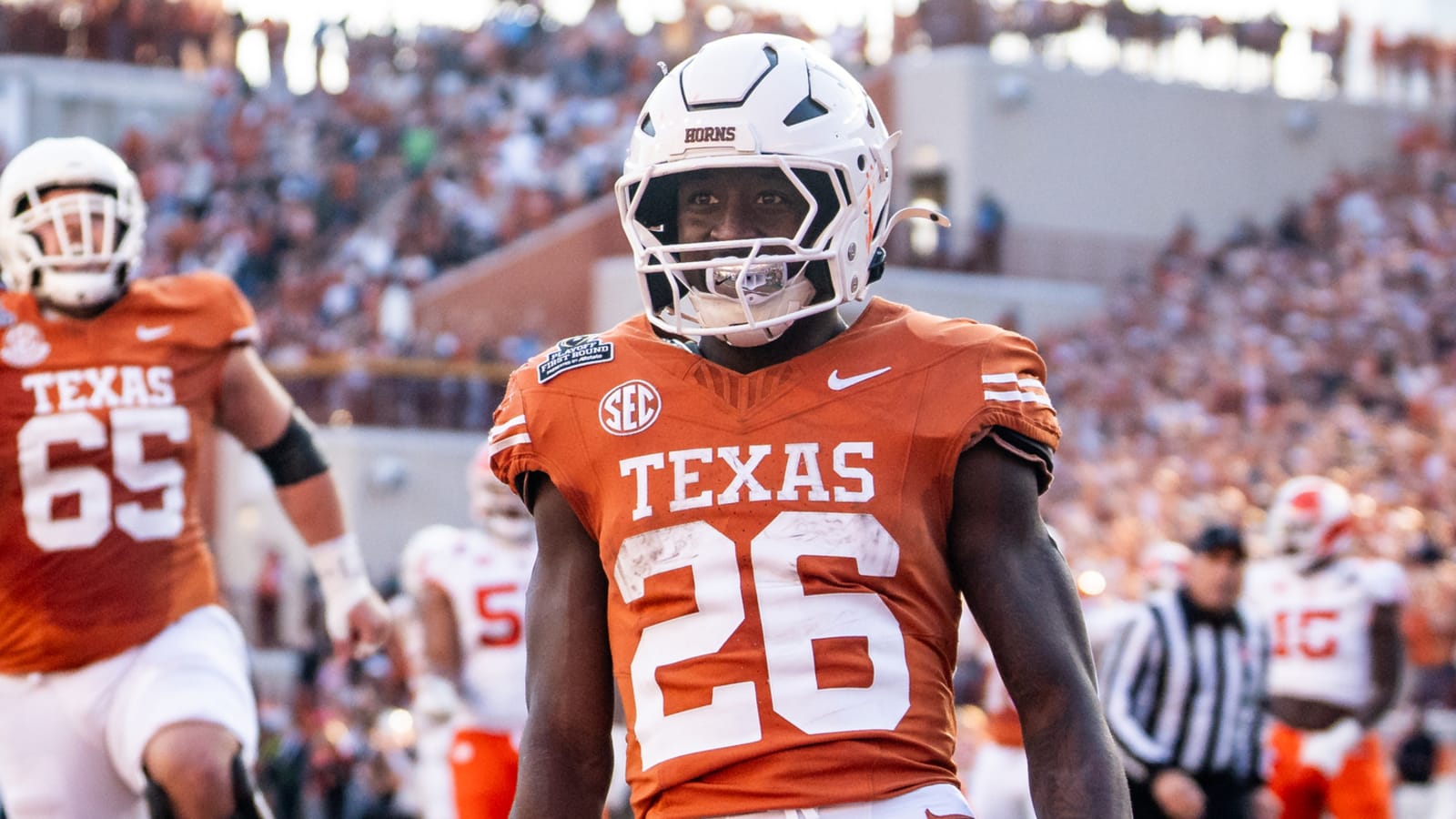 Watch: Texas earns sizable halftime CFP lead over Clemson