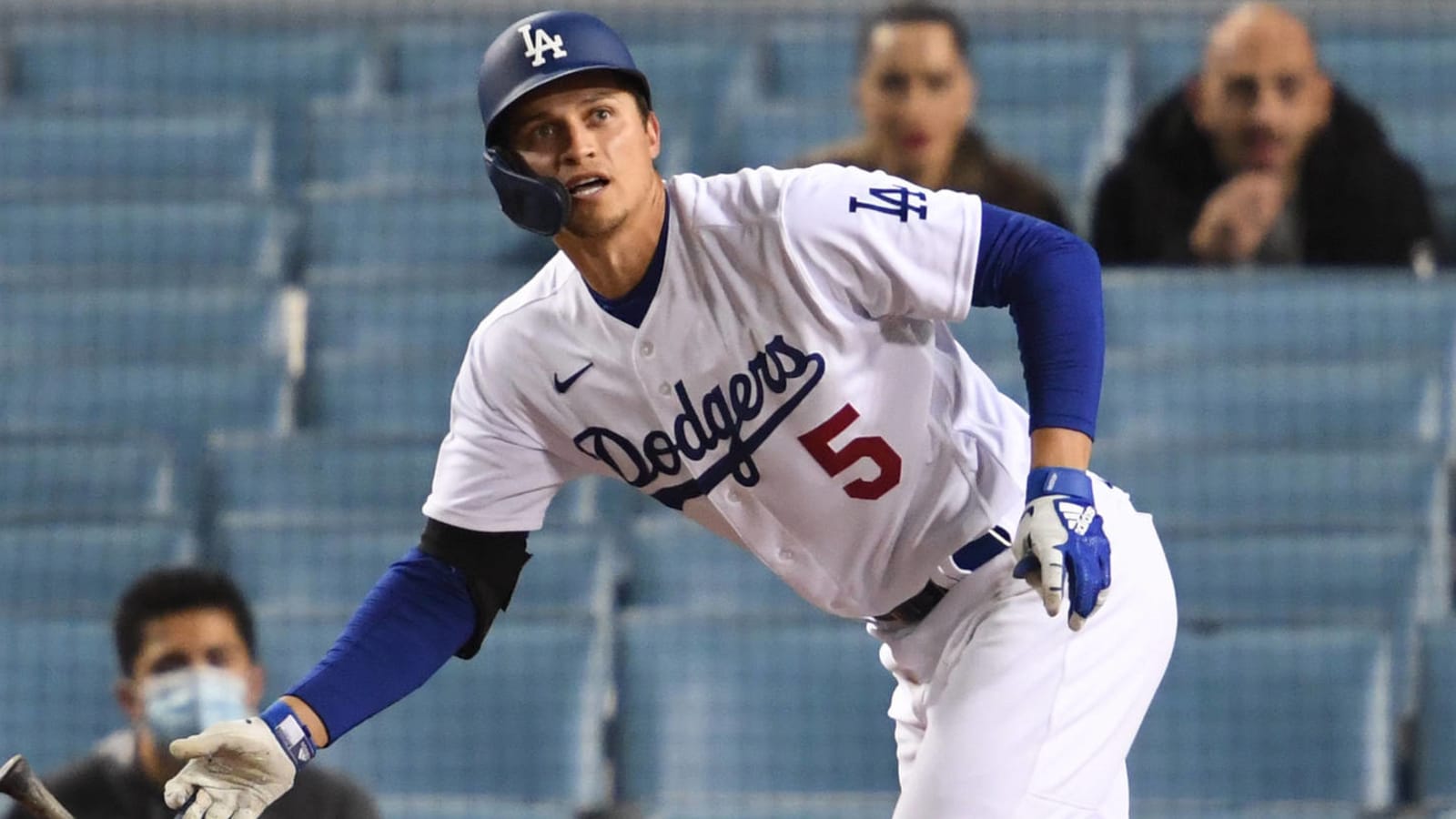 Corey Seager out at least a month with broken hand