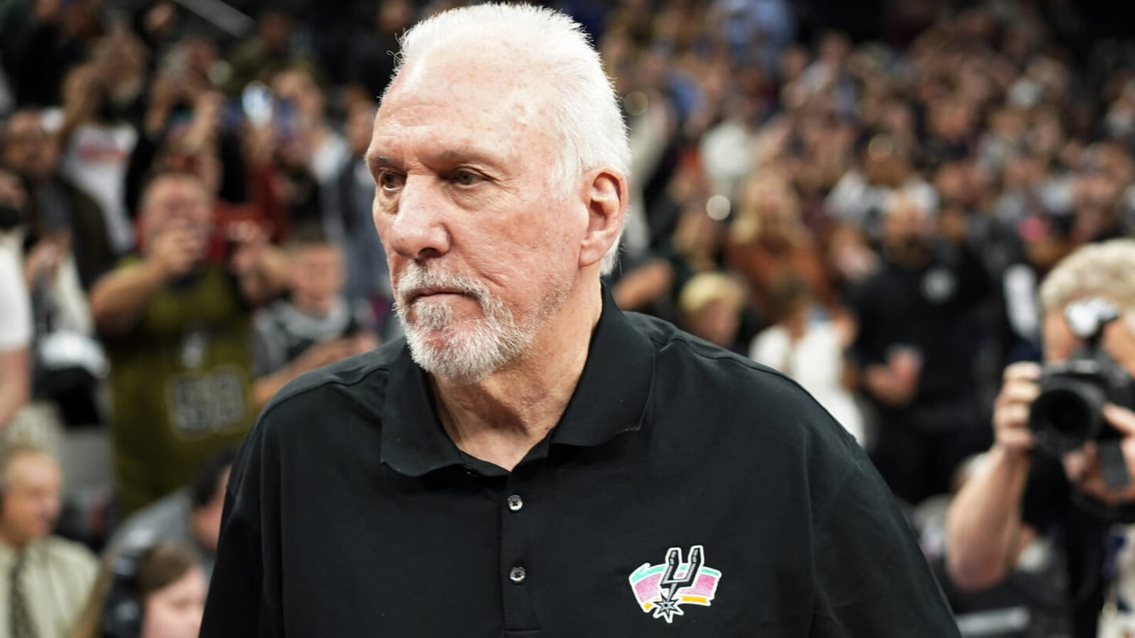 Don Nelson congratulates Gregg Popovich on wins record