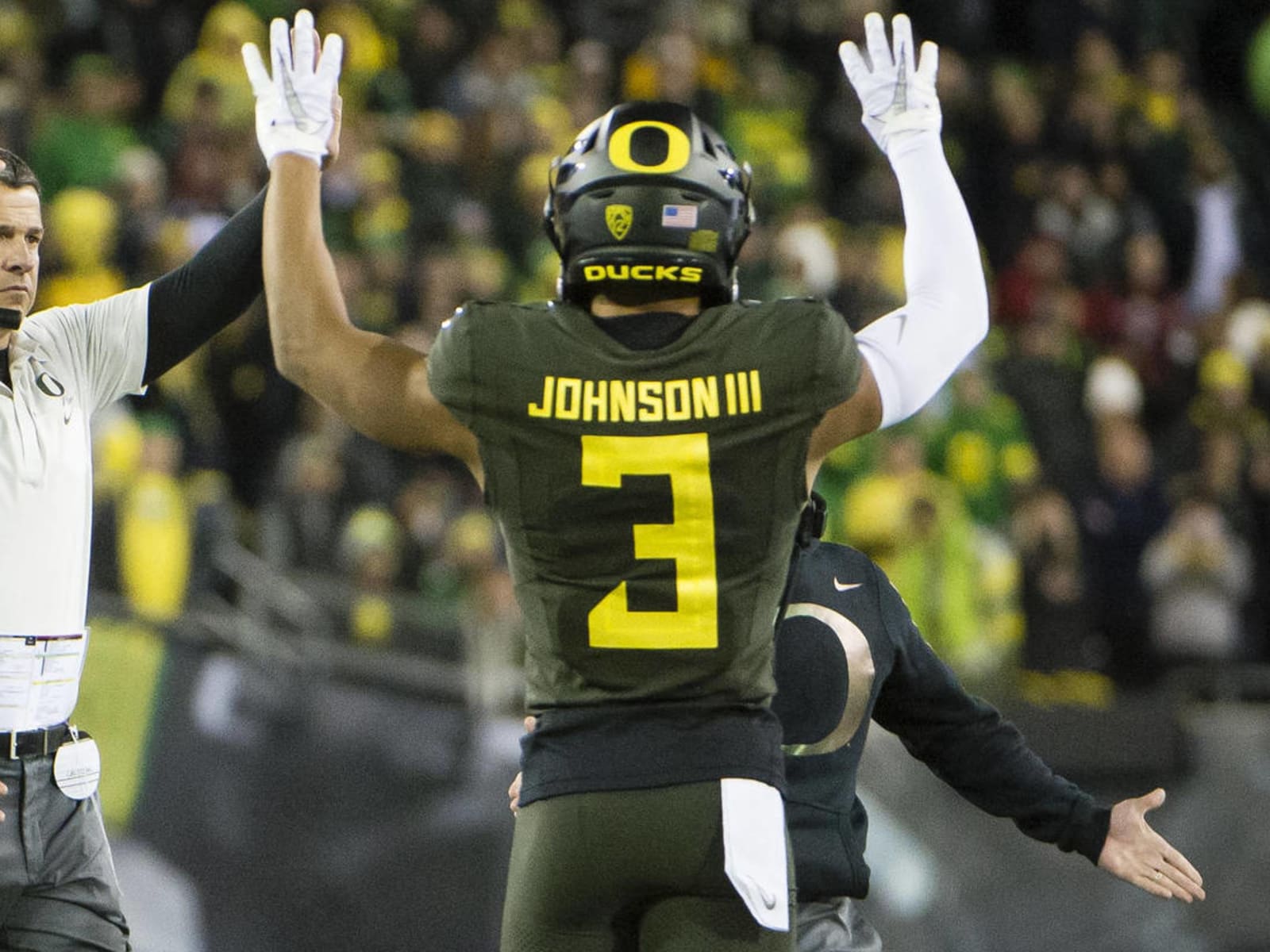 How many quarters are in college football? | Yardbarker