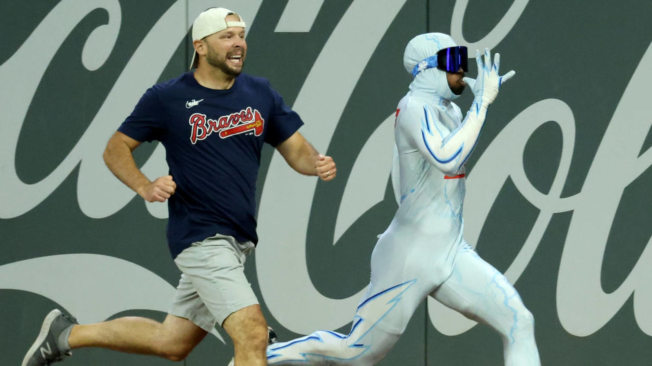 Braves fan stumbles near finish line, falls inches short of beating 'The  Freeze' in foot race