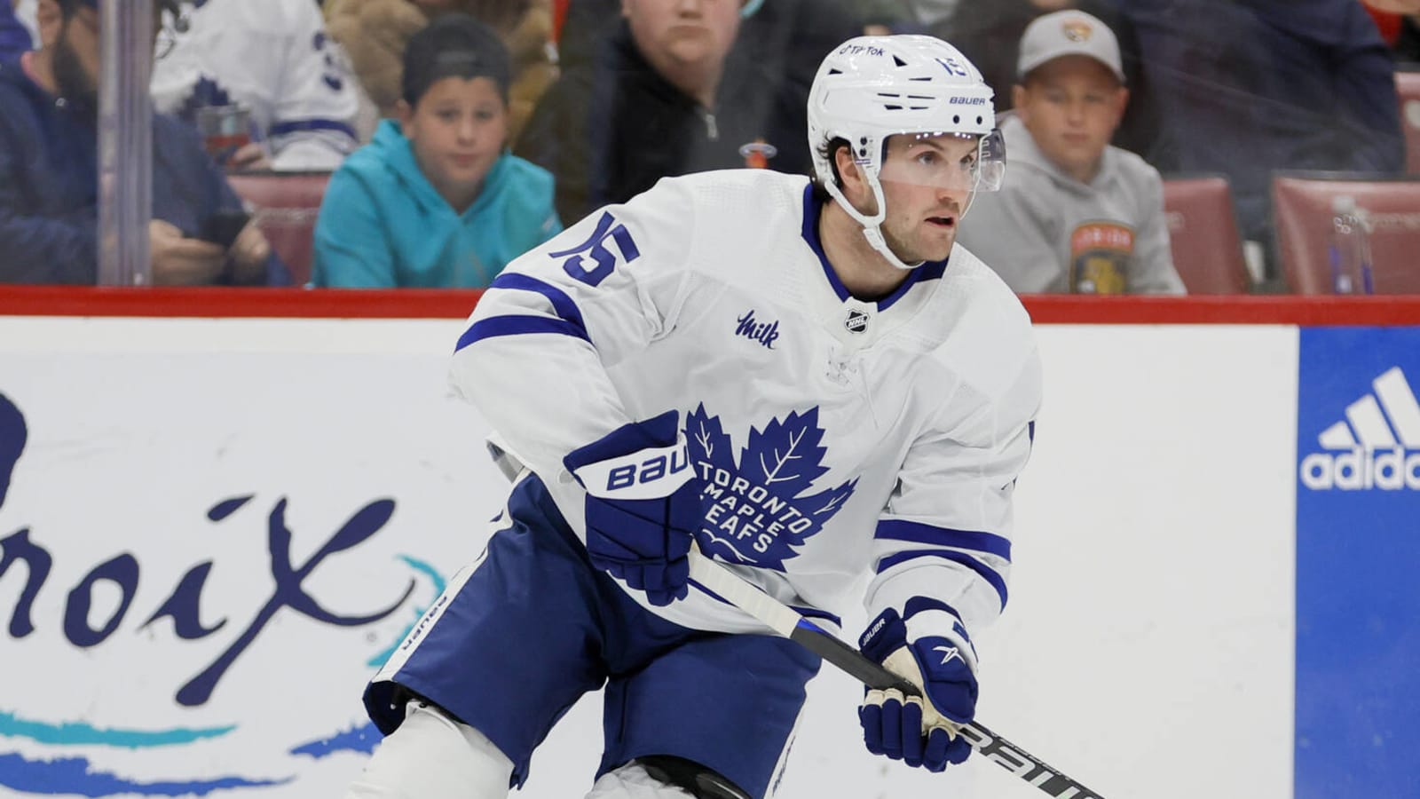 Coyotes sign former Maple Leafs center