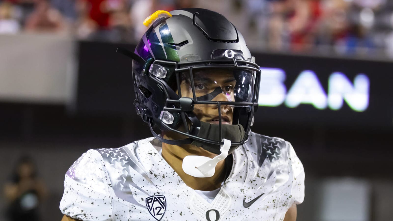 Steelers host Oregon CB Christian Gonzalez