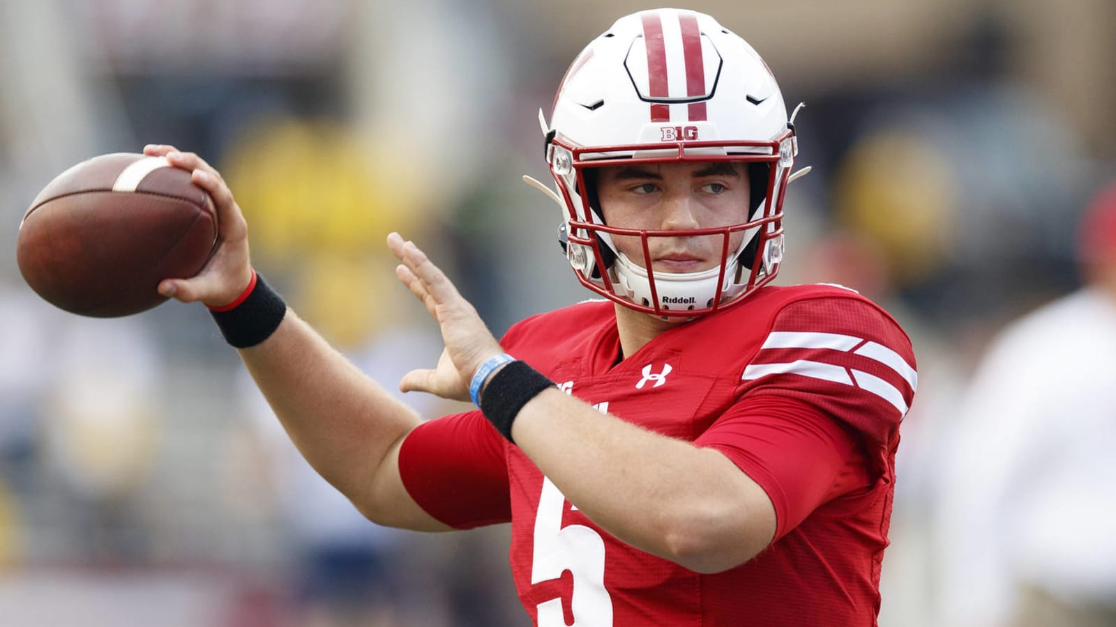 Wisconsin QB Graham Mertz leaves game after taking big hit