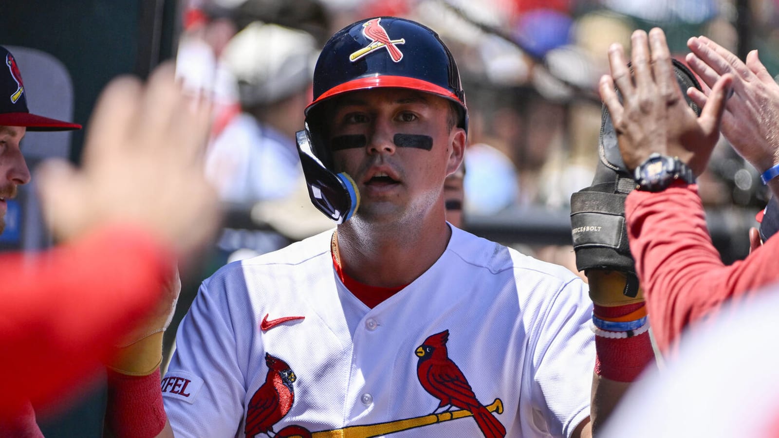 Watch: Cardinals outfielder's foul ball backfires