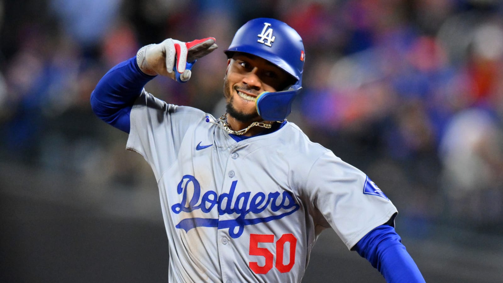 Dodgers' Mookie Betts to change positions next season?