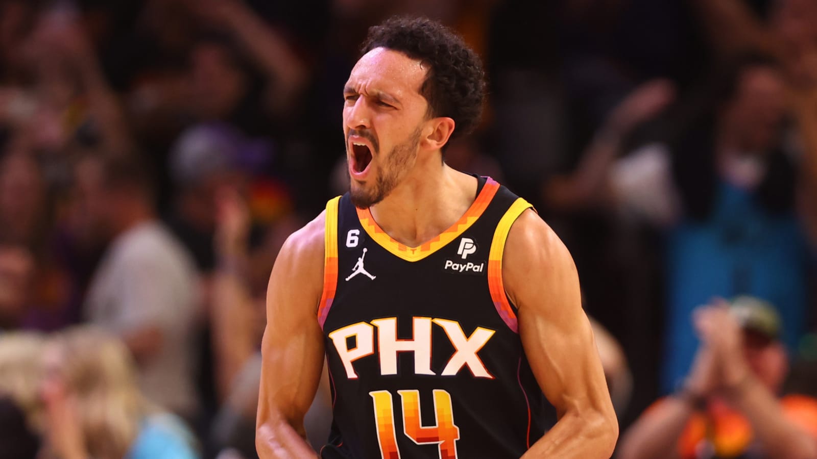 Knicks sign former rival sharpshooter