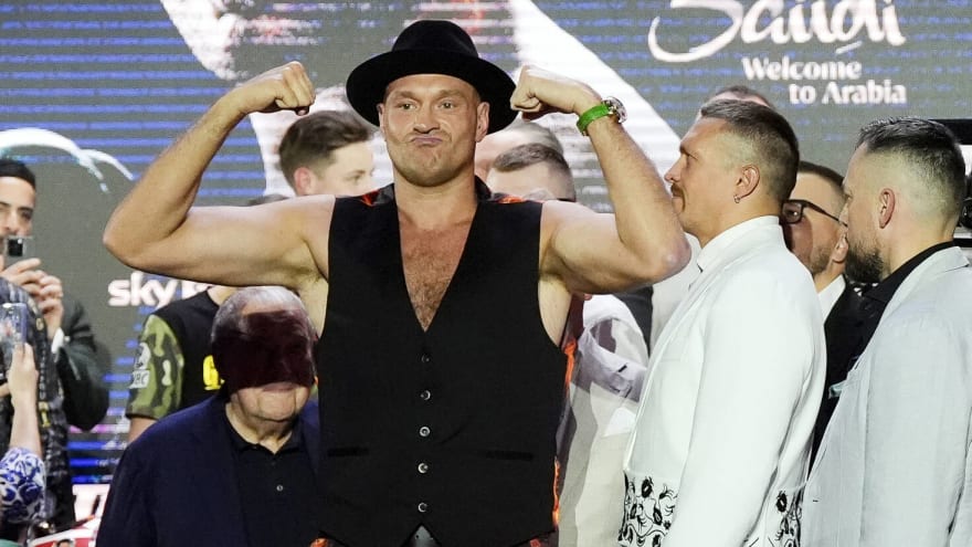 Evander Holyfield and Lennox Lewis join Tyson Fury and Oleksandr for VIRAL picture ahead of iconic title fight