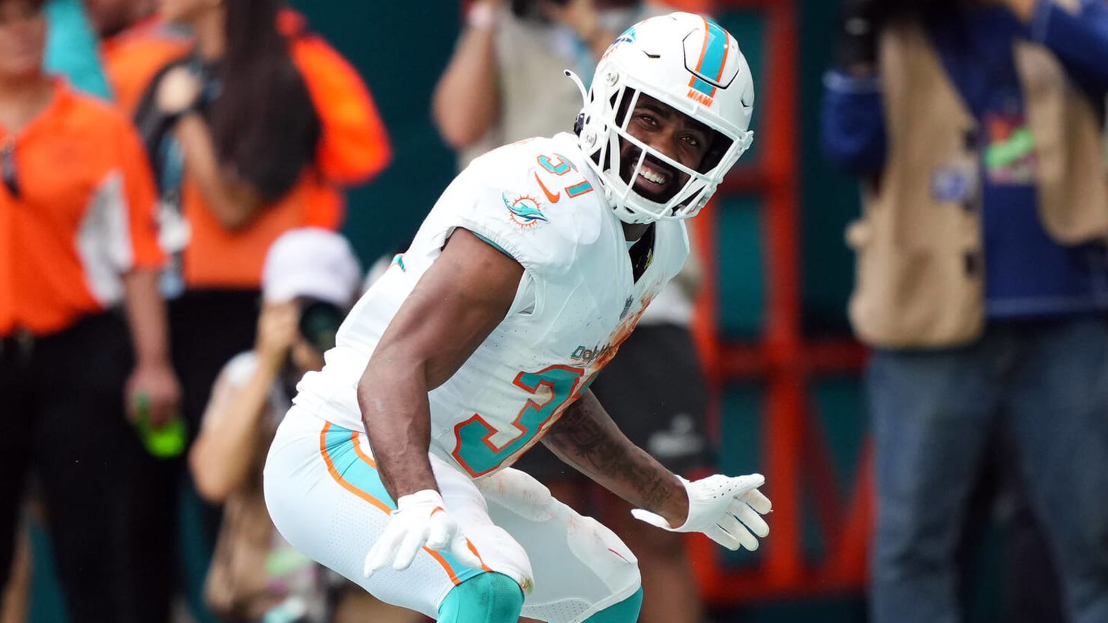 NFL Week 16 players to watch: Dolphins' Raheem Mostert runs wild vs. Cowboys