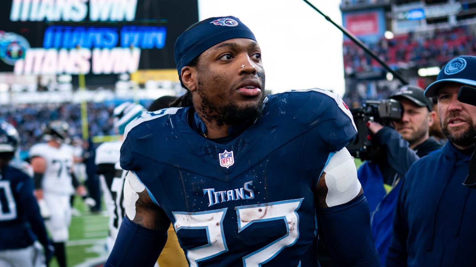 Ravens' Derrick Henry responds to questions about his age
