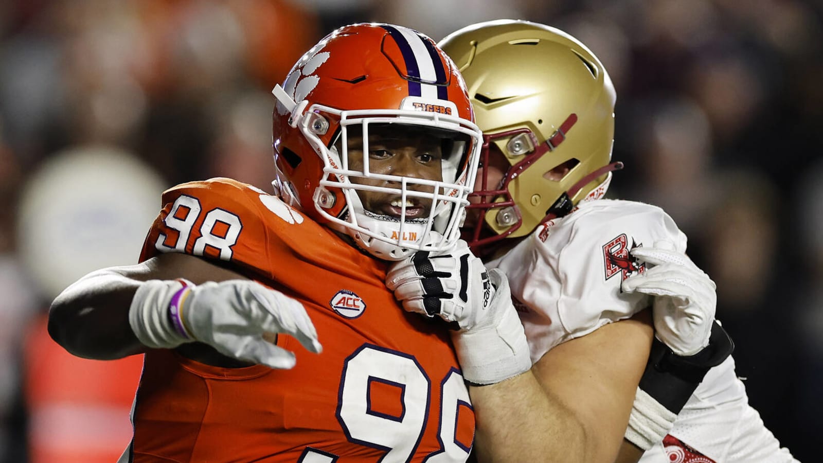 Bengals draft 'freakish' edgerusher with pick No. 28 Yardbarker